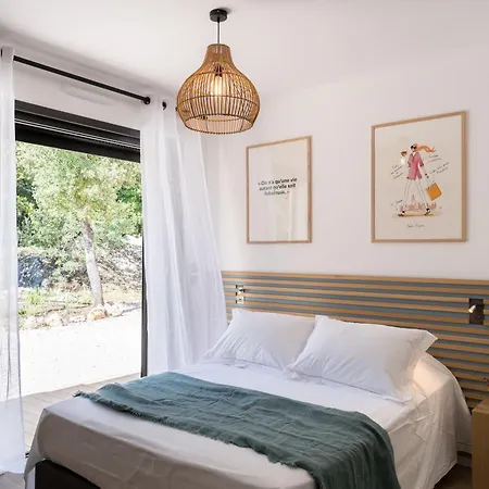 Les Roches Blanches-montferrat Bed & Breakfast