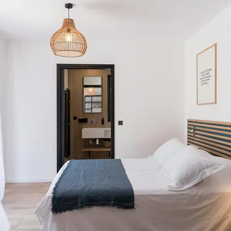 Les Roches Blanches-montferrat Bed & Breakfast *