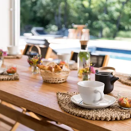 Les Roches Blanches-montferrat Bed & Breakfast *